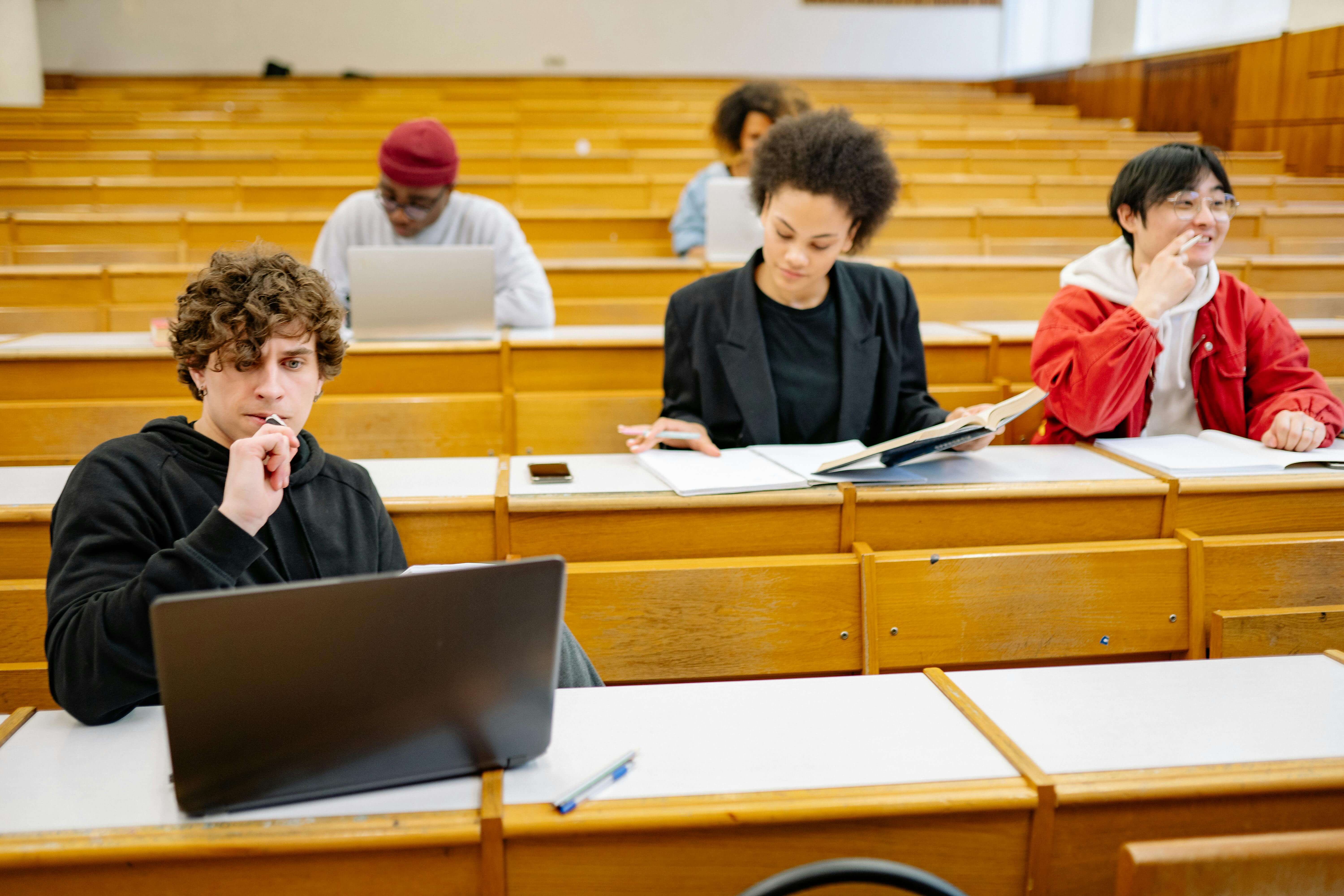 Etudiants dans leur campus à Tours